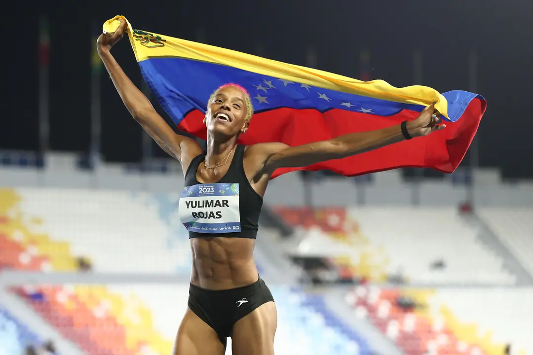 Imagen de archivo de Yulimar Rojas, plusmarquista mundial de triple salto, quien por una lesi&oacute;n es una de las grandes ausencias de los Juegos Ol&iacute;mpicos de 2024, aunque por decisi&oacute;n de las autoridades acudir&aacute; a Par&iacute;s en calidad de abanderada. EFE/ Jos&eacute; J&aacute;come