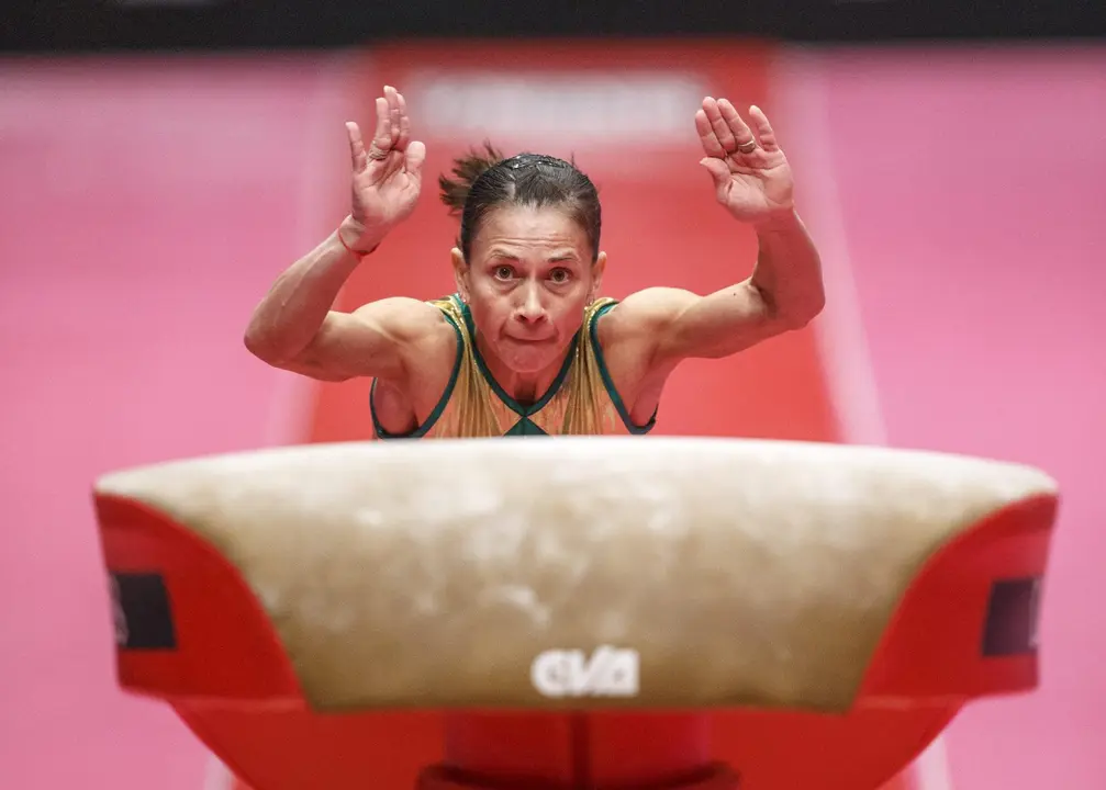 Oskana Chusovitina en los Munidales de Gimnasia Art&iacute;stica de Glasgow (Reino Unido) de 2015, en los que compiti&oacute; con 40 a&ntilde;os. EFE/Robert Perry