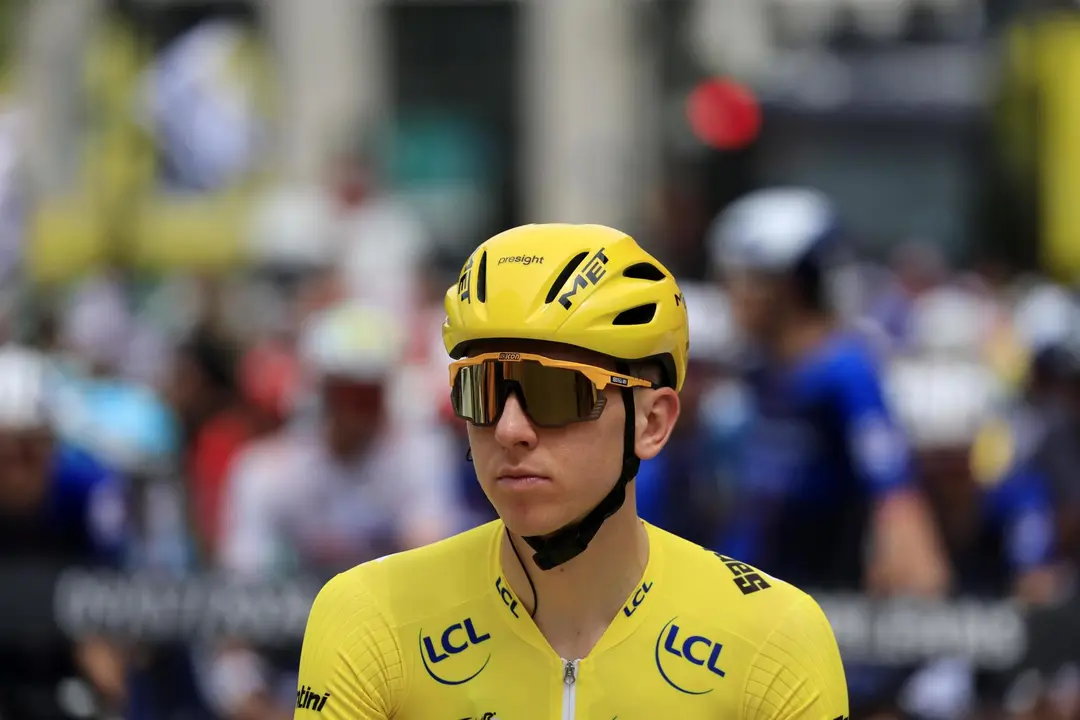 El ciclista esloveno Tadej Pogacar del equipo Emirates de los EAU en la d&eacute;cima etapa del Tour de Francia 2024, de 187 km, desde Orleans hasta Saint-Amand-Montrond, Francia. EFE/EPA/GUILLAUME HORCAJUELO