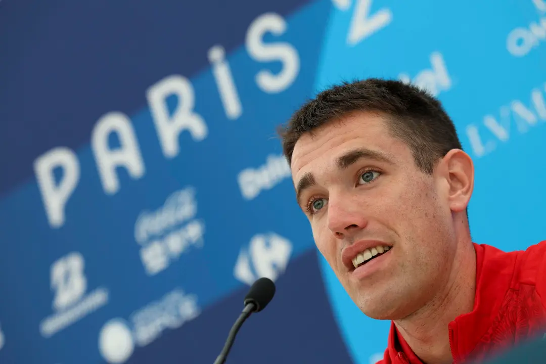 El ciclista Oier Lazkano participa en la rueda de prensa convocada por el equipo ol&iacute;mpico espa&ntilde;ol de ciclismo contrarreloj de cara a su participaci&oacute;n en los Juegos Ol&iacute;mpicos de Par&iacute;s 2024, este mi&eacute;rcoles, en la capital francesa. EFE/Sashenka Guti&eacute;rrez