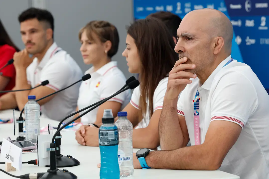 Los integrantes del equipo ol&iacute;mpico espa&ntilde;ol de judo (de i a d) David Garc&iacute;a, Laura Mart&iacute;nez, Ariane Toro y Jos&eacute; Toro ofrecen una rueda de prensa convocada por el equipo de cara a su participaci&oacute;n en los Juegos Ol&iacute;mpicos de Par&iacute;s 2024. EFE/ Chema Moya