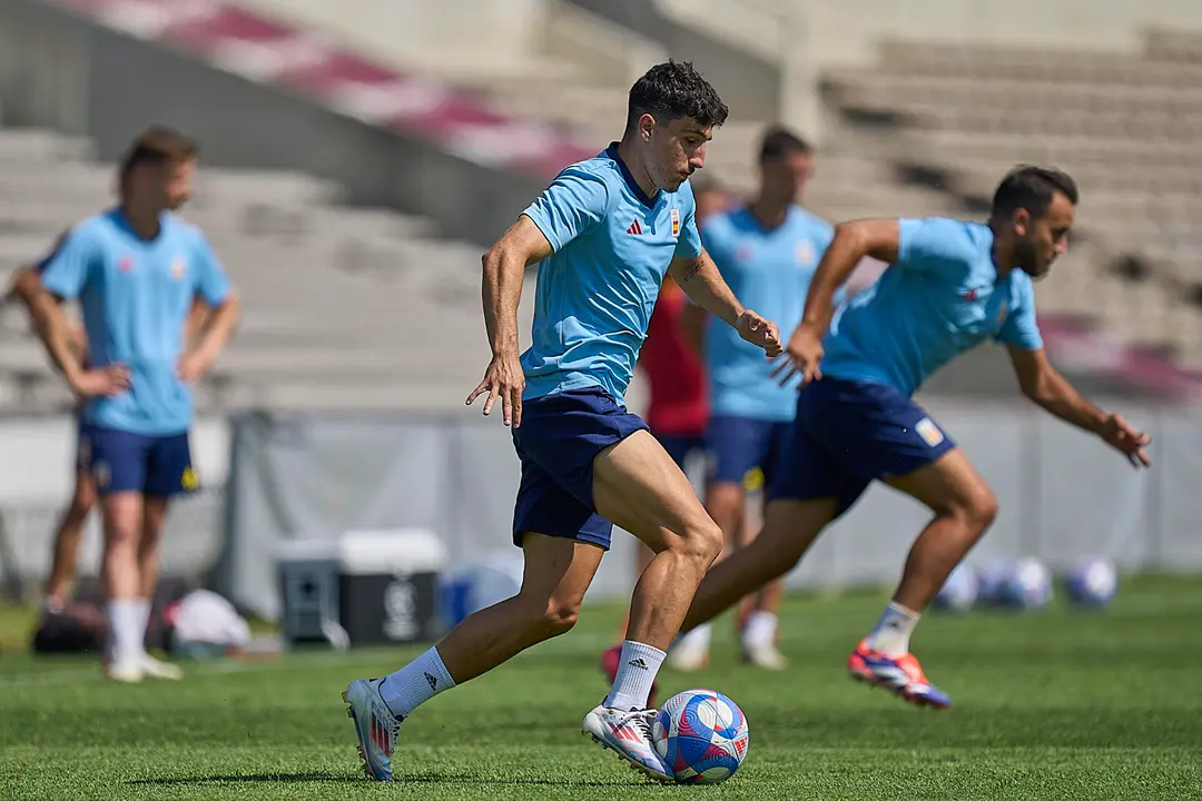 Los jugadores de Espa&ntilde;a durante el entrenamiento que el combinado nacional lleva a cabo este viernes para preparar su partido de los Juegos Ol&iacute;mpicos de Par&iacute;s 2024, ante REp&uacute;blica Dominicana, del pr&oacute;ximo s&aacute;bado. EFE/ RFEF/SOLO USO EDITORIAL/SOLO DISPONIBLE PARA ILUSTRAR LA NOTICIA QUE ACOMPA&Ntilde;A (CR&Eacute;DITO OBLIGATORIO)