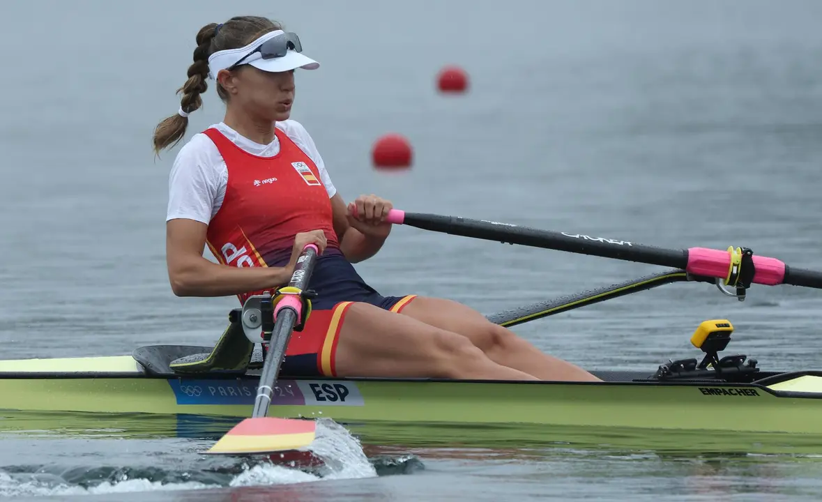 Virginia D&iacute;az Rivas en la primera criba en la competici&oacute;n de remo de los Juegos de Par&iacute;s, que comenz&oacute; a disputarse en el estadio n&aacute;utico de Vaires-sur-Marne. EFE/EPA/MAXIM SHIPENKOV