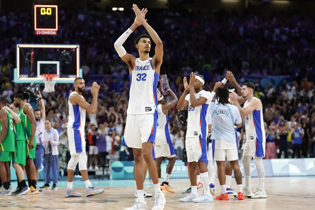 El franc&eacute;s Victor Wembanyama tras el partido que han jugado Francia y Brasil en el Pierre Mauroy Stadium de Villeneuve-d'Ascq, Francia. EFE/EPA/ALEX PLAVEVSKI