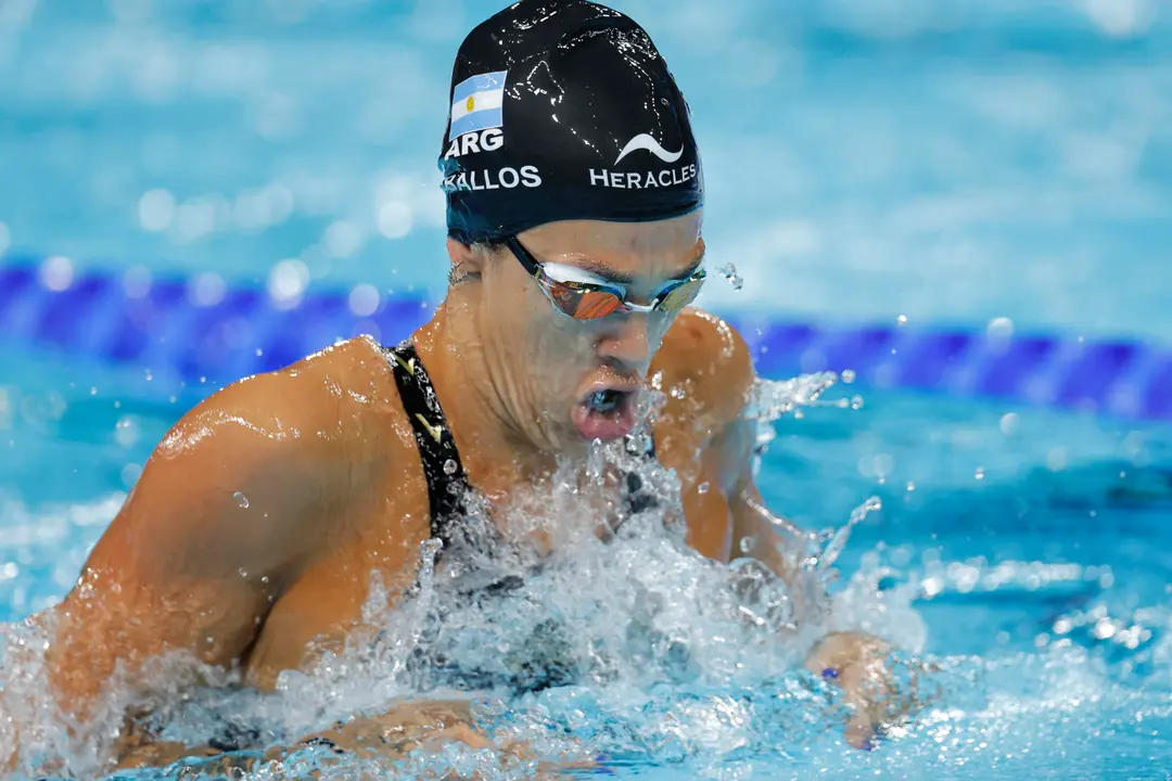 La nadadora argentina Macarena Ceballos compite en la semifinal de 100m Braza Femenino, en La Defense Arena en Nanterre, Francia, con motivo de los Juegos Ol&iacute;mpicos Par&iacute;s 2024, este domingo. EFE/ Lavandeira Jr