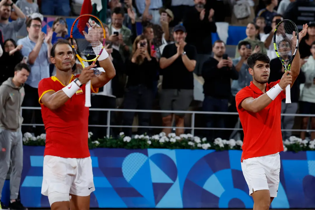 Rafael Nadal (i)y Carlos Alcaraz jugar&aacute;n estel martes EFE/ Juanjo Martin