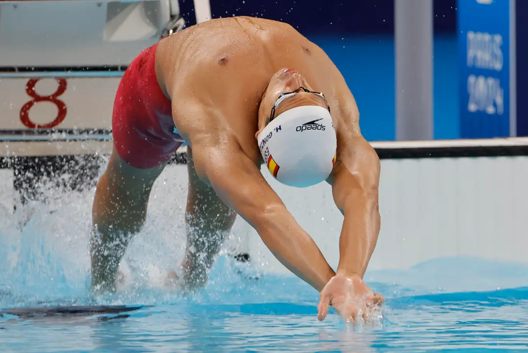 El espa&ntilde;ol Hugo Gonz&aacute;lez compite en la final de 100m Espalda Masculino en los Juegos Ol&iacute;mpicos Par&iacute;s 2024, este lunes, en Nanterre, Francia. EFE/Lavandeira Jr