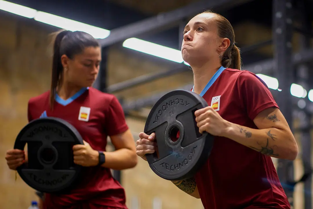 Jugadoras de la selecci&oacute;n espa&ntilde;ola femenina de f&uacute;tbol durante el entrenamiento celebrado este lunes en Burdeos, . EFE/RFEF/Jose Breton SOLO USO EDITORIAL