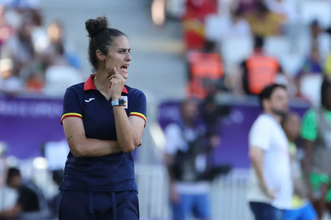 La entrenadora de Espa&ntilde;a, Montse Tom&eacute;, este mi&eacute;rcoles, en el partido del Grupo C de F&uacute;tbol Femenino de los Juegos Ol&iacute;mpicos de Par&iacute;s 2024, entre Brasil y Espa&ntilde;a, celebrado en el Estadio de Burdeos (Francia). EFE/ Kiko Huesca