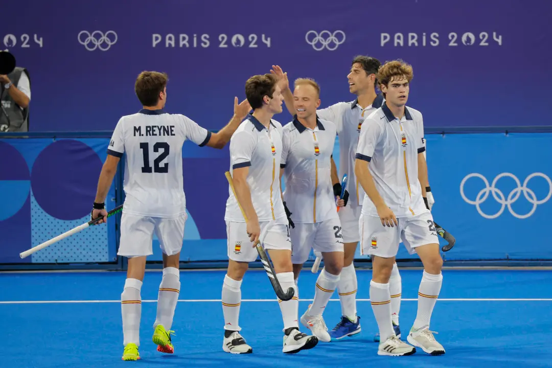 El equipo espa&ntilde;ol ante Sud&aacute;frica en el partido del Grupo A de Hockey sobre Hierba de los Juegos Ol&iacute;mpicos de Par&iacute;s 2024, entre Espa&ntilde;a y Sud&aacute;frica, este mi&eacute;rcoles, en el estadio Yves-du-Manoir Stadium 1 en Colombes, Francia. EFE/ Lavandeira Jr.