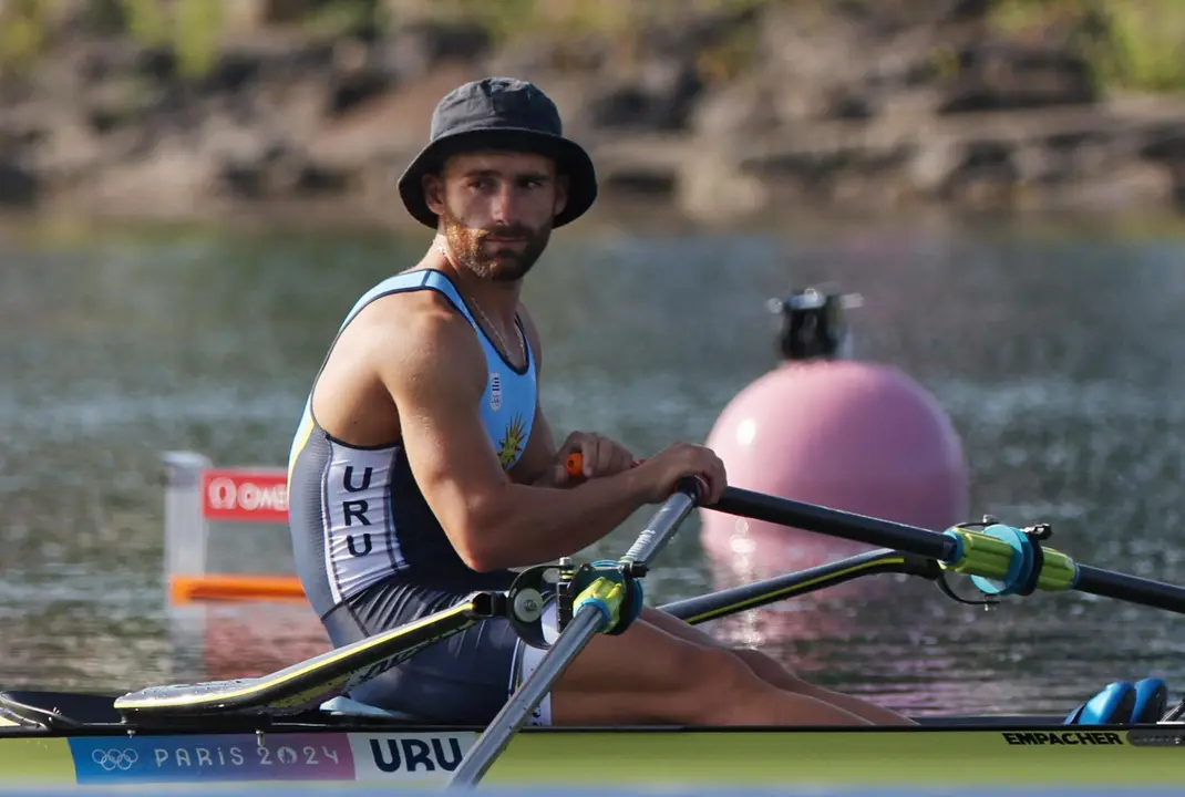 El remero uruguayo Bruno Cetraro ocup&oacute; este jueves la quinta plaza en la semifinal A de scull individual de los Juegos Ol&iacute;mpicos de Par&iacute;s. EFE/EPA/ALI HAIDER