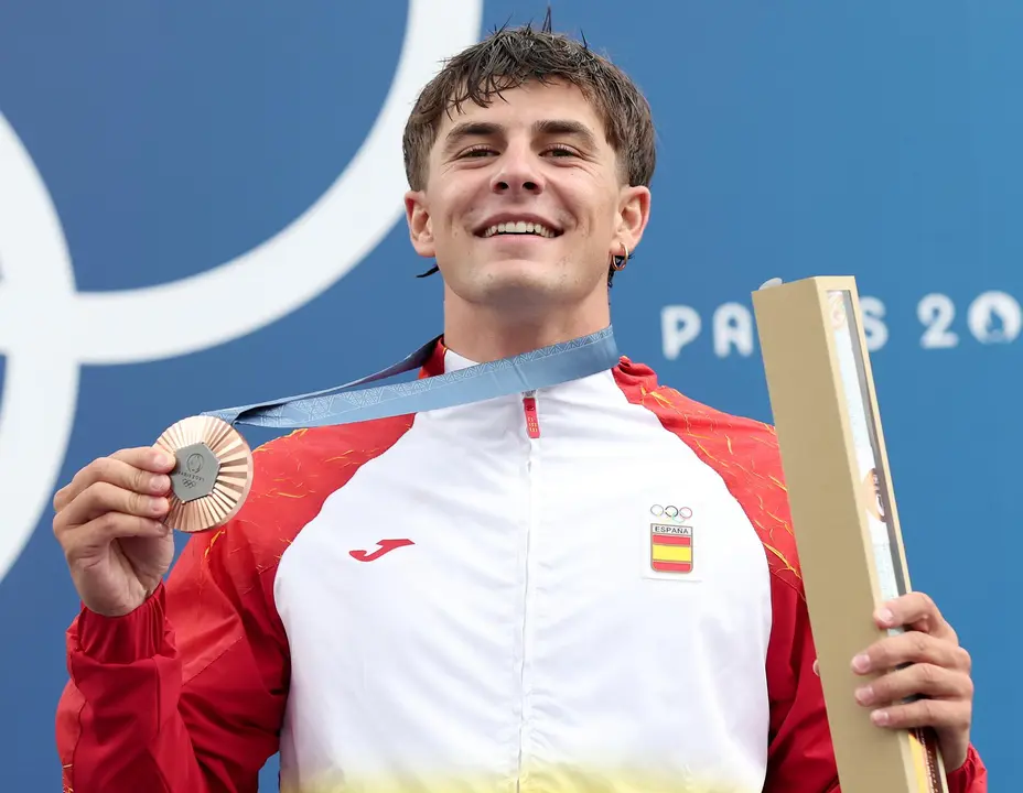 Pau Echaniz, medalla de bronce en la prueba de K1 de pirag&uuml;ismo eslalon en Vaires-sur-Marne, Francia. EFE/EPA/ALI HAIDER