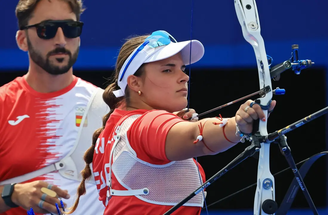 LOs espa&ntilde;oles El&iacute;a Canales y Pablo Acha durante la competici&oacute;n. EFE/EPA/MARTIN DIVISEK