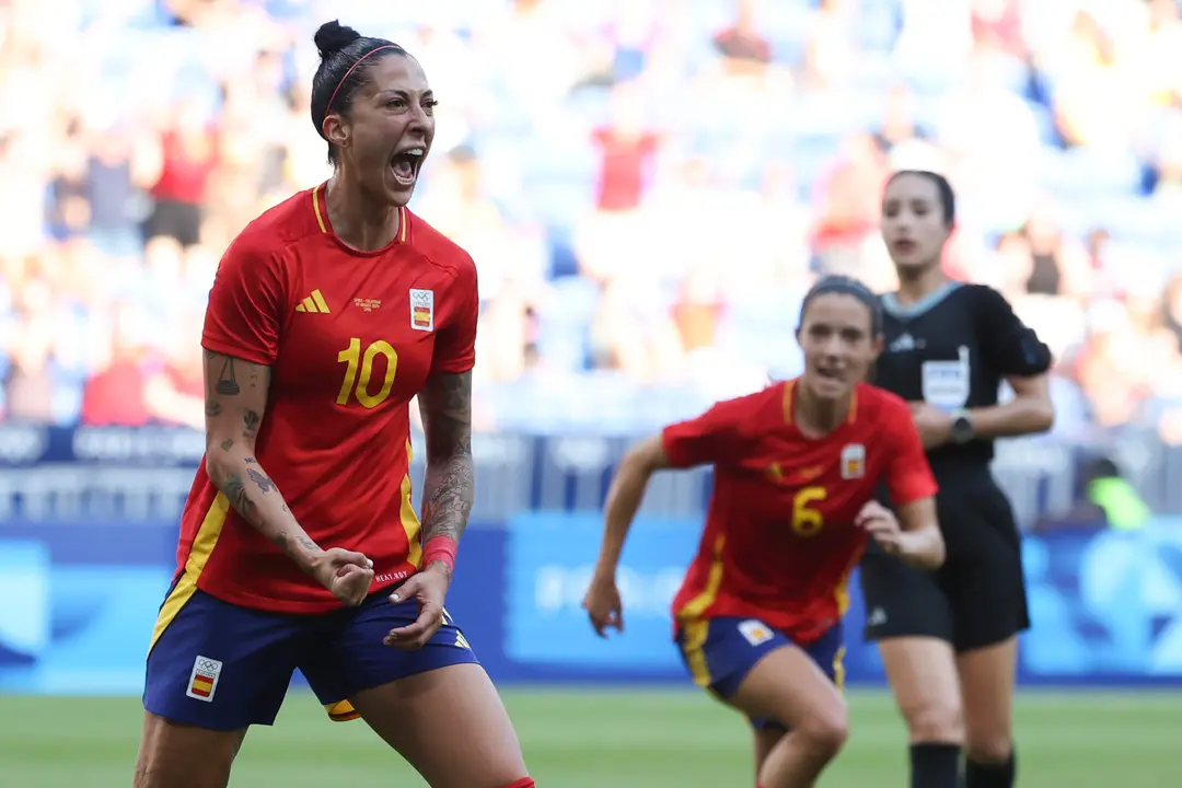 La delantera de Espa&ntilde;a Jennifer Hermoso celebra su gol ante Colombia durante el partido de cuartos de final de f&uacute;tbol femenino de los Juegos Ol&iacute;mpicos de Par&iacute;s 2024, disputado en el Estadio de Lyon (Francia). EFE/ Kiko Huesca