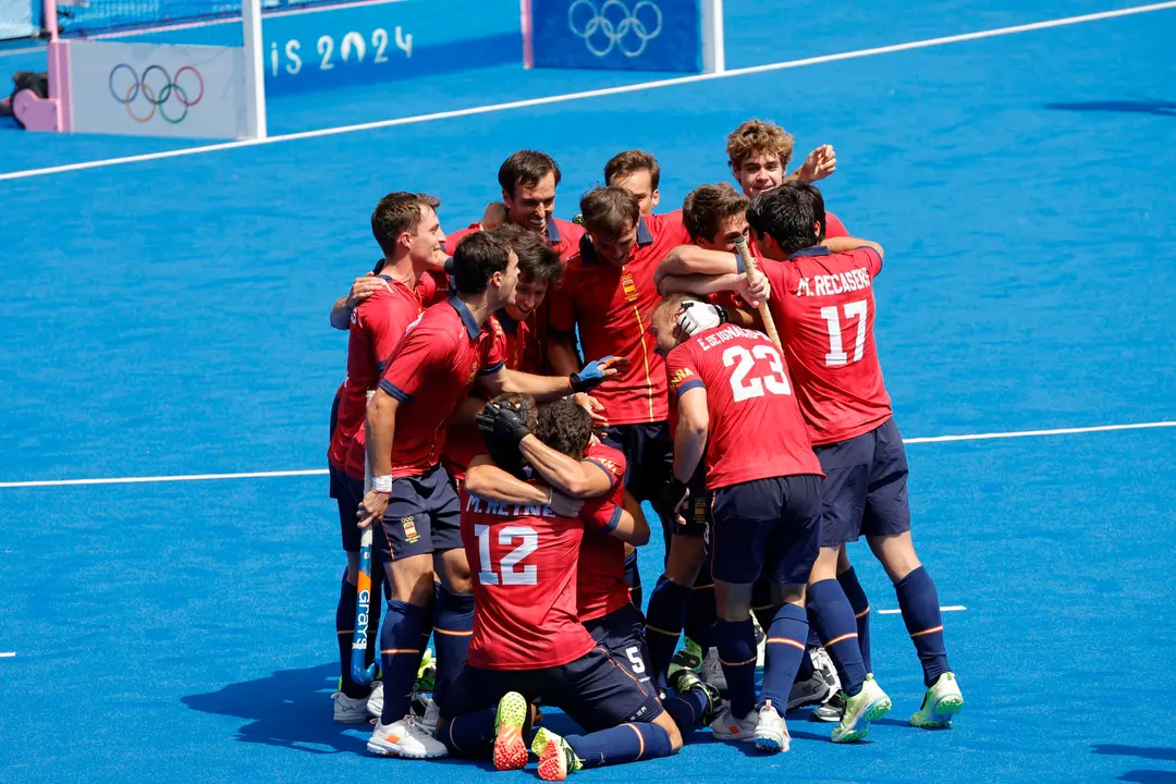 Jugadores de la selecci&oacute;n espa&ntilde;ola celebran su victoria tras el partido de cuartos de final entre B&eacute;lgica y Espa&ntilde;a. EFE/Lavandeira Jr