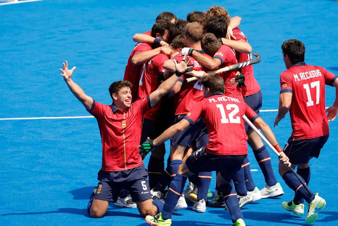 Jugadores de la selecci&oacute;n espa&ntilde;ola celebran su victoria tras el partido de cuartos de final entre B&eacute;lgica y Espa&ntilde;a. EFE/Lavandeira Jr