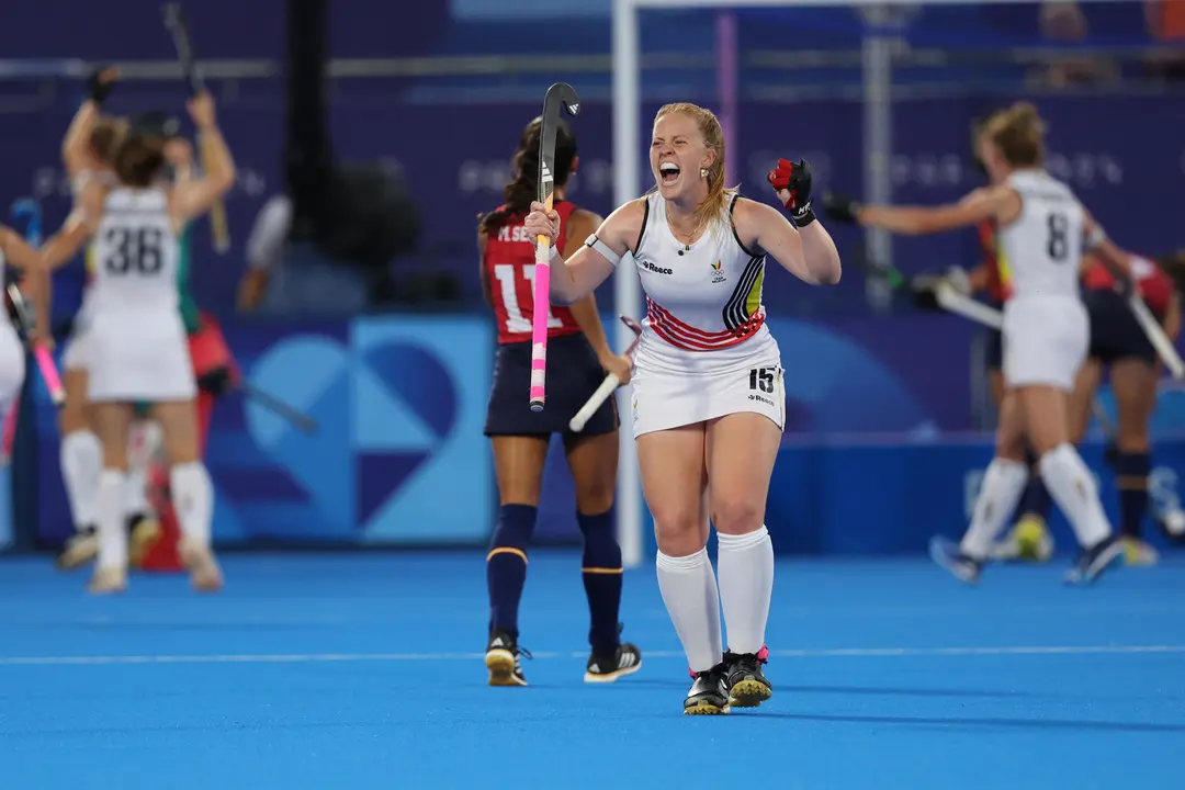 Las jugadoras de B&eacute;lgica Vanessa Blockmans durante el partido de cuartos de final de Hockey sobre hierba femenino, entre B&eacute;lgica y Espa&ntilde;a, de los Juegos Ol&iacute;mpicos de Par&iacute;s 2024 este lunes, en el Estadio Yves-du-Manoir de Colombes (Francia). EFE/ Miguel Guti&eacute;rrez