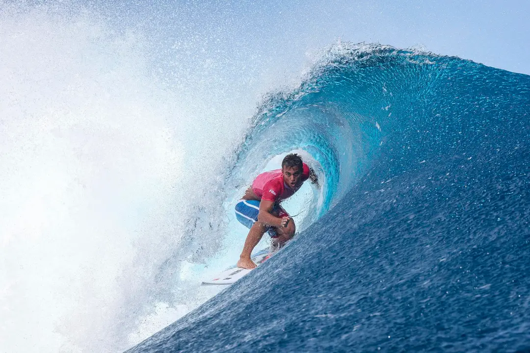 El franc&eacute;s Kauli Vaast fue registrado el pasado 1 de agosto, durante los cuartos de final de las competencias del surf de los Juegos Ol&iacute;mpicos Par&iacute;s 2024, en Teahupo'o (Tahit&iacute;,Francia) EFE/Farzy Ismail