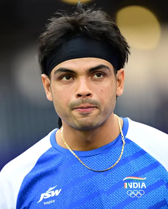 Neeraj Chopra, de la India, se ha clasificado directamente a la final de jabalina de los Juegos Ol&iacute;mpicos de Par&iacute;s 2024, con un mejor lanzamiento de 89,34 m. EFE/EPA/CRISTIANO BRUNA
