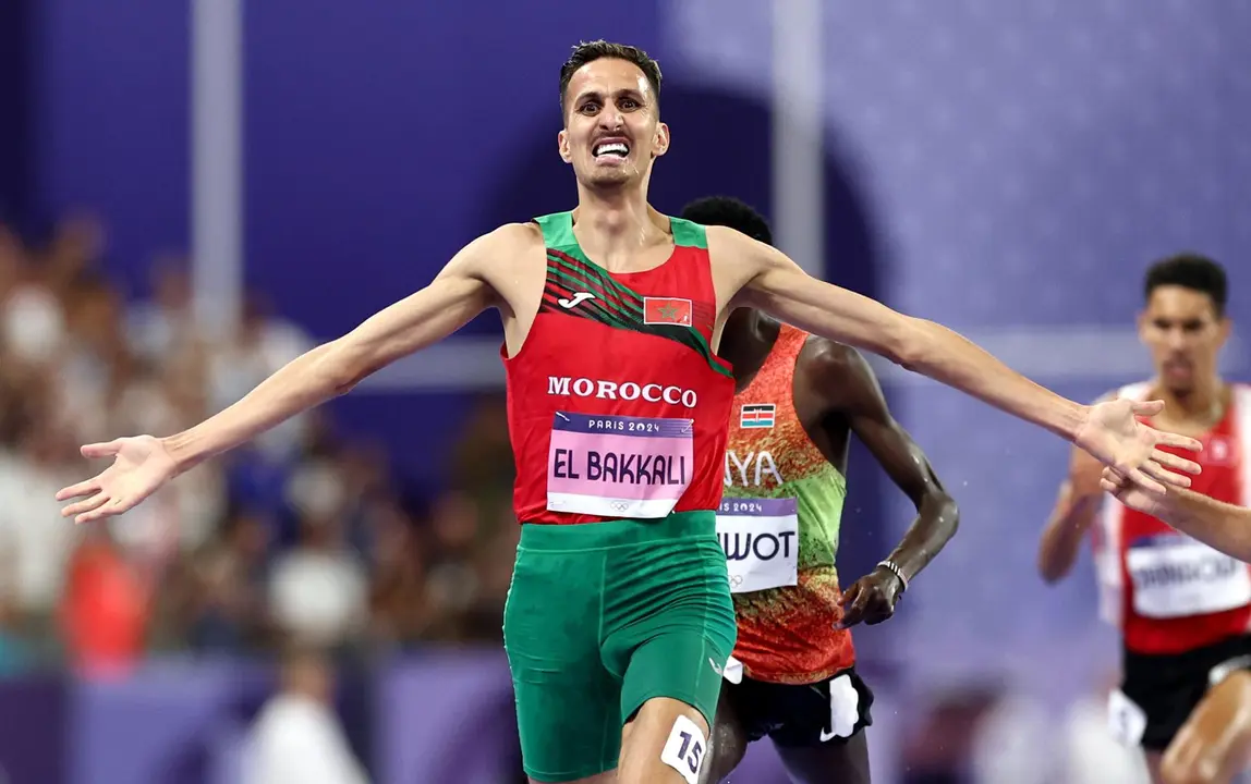 El marroqu&iacute; Soufiane El-Bakkali en la final de los 3.000 metros obst&aacute;culos EFE/EPA/ANNA SZILAGYI