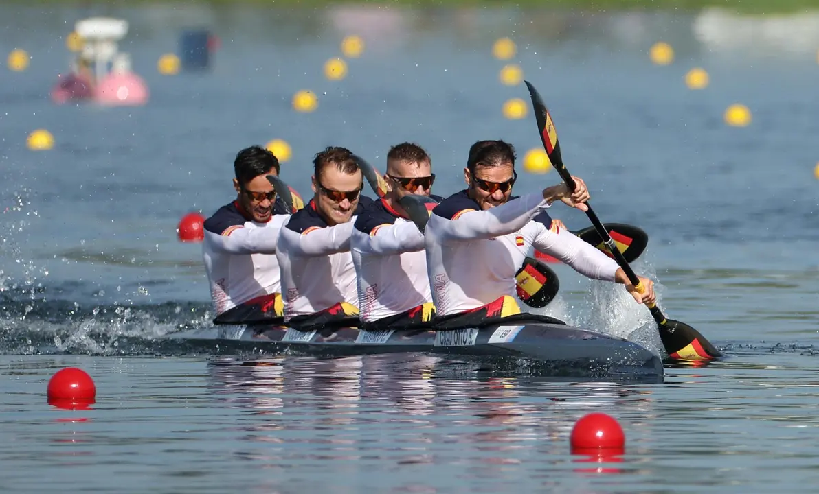 El K4 500 de Sa&uacute;l Craviotto, Carlos Ar&eacute;valo, Marcus Cooper y Rodrigo Germade durante la serie de clasificaci&oacute;n. EFE/EPA/ALI HAIDER