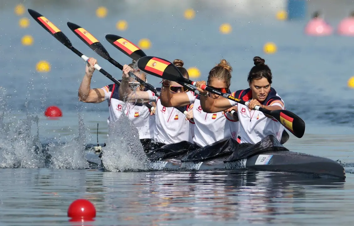 El K4 500 femenino espa&ntilde;ol, integrado por Sara Ouzande, Estefan&iacute;a Fern&aacute;ndez, Carolina Garc&iacute;a y Tere Portela, ha concluido en la sexta posici&oacute;n en la final de los Juegos Ol&iacute;mpicos de Par&iacute;s 2024. EFE/EPA/ALI HAIDER