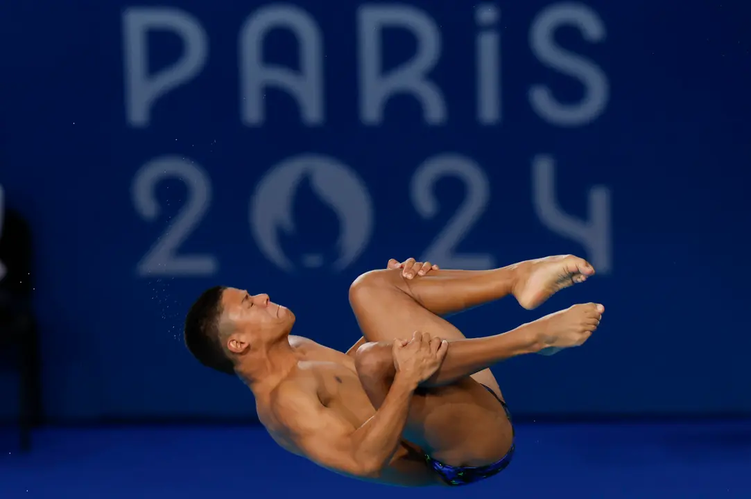El colombiano Luis Felipe Uribe compite en la final de Salto de trampol&iacute;n 3m masculino. EFE/ Julio Mu&ntilde;oz