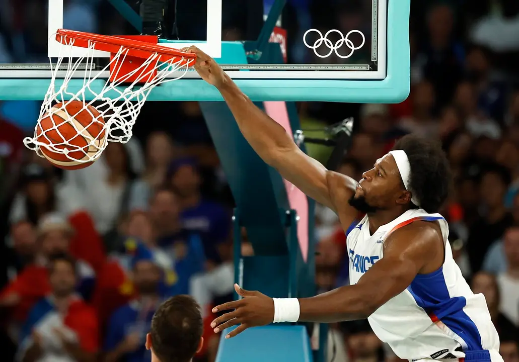 El p&iacute;vot del Real Madrid Guerschon Yabusele fue el art&iacute;fice del pase a la final ol&iacute;mpica de baloncesto de los Juegos de Par&iacute;s 2024 de Francia, que derrot&oacute;, en un choque igualado, a Alemania (73-69). EFE/EPA/YOAN VALAT