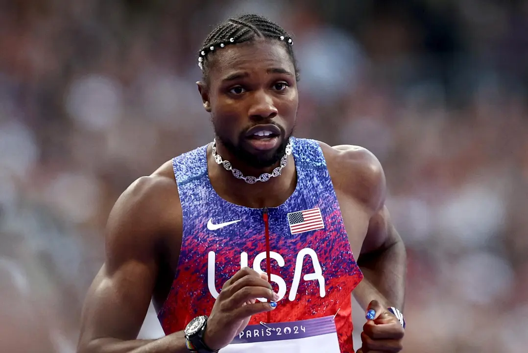 El estadounidense Noah Lyles, que ha renunciado al relevo 4x100, en un momento de su participaci&oacute;n en la final de 200 metros. EFE/EPA/ANNA SZILAGYI