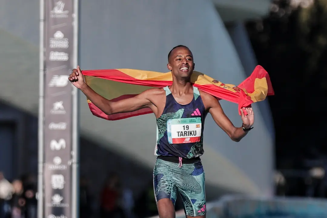 Foto de archivo de Tariku Novales en el momento de establecer el r&eacute;cord de Espa&ntilde;a de marat&oacute;n, en Valencia. EFE/Manuel Bruque