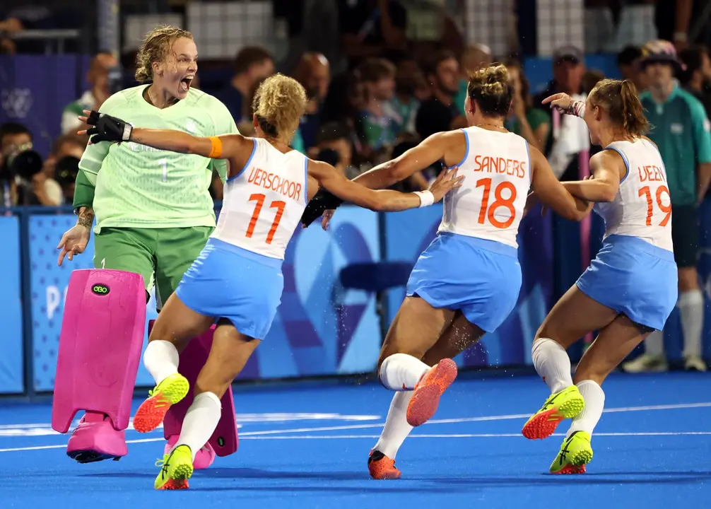 Pa&iacute;ses Bajos reedit&oacute; el t&iacute;tulo de campe&oacute;n ol&iacute;mpico femenino de hockey al vencer a China en la final. EFE/EPA/YAHYA ARHAB
