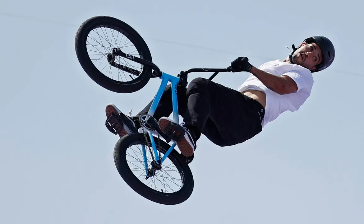 El ciclista argentino Jos&eacute; 'Maligno' Torres Gil fue registrado el pasado 31 de julio, durante la final del ciclismo BMX freestyle de los Juegos Ol&iacute;mpicos 2024, en la plaza de La Concordia de Par&iacute;s (Francia). EFE/Yoan Valat