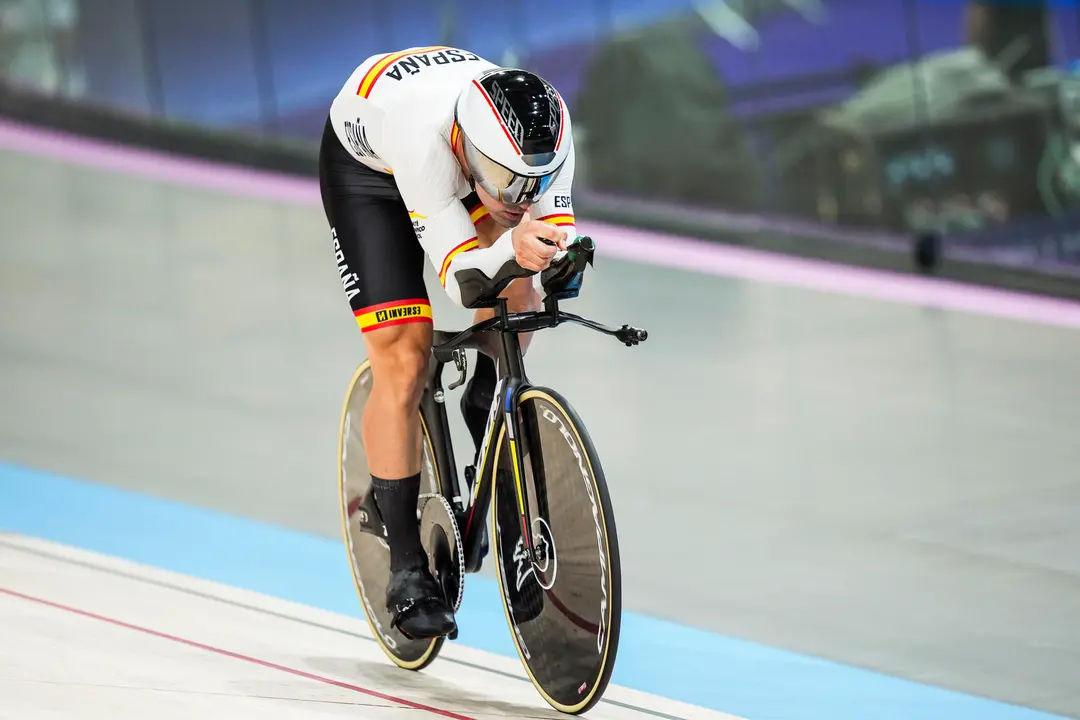 Alfonso Cabello finaliza tercero en su serie clasificatoria de la contrarreloj 1000 m C4-5 de los Juegos Paral&iacute;mpicos Par&iacute;s 2024, este viernes en la capital francesa. EFE/CPE/David Ram&iacute;rez