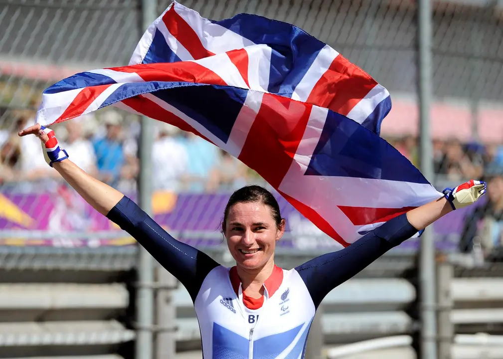 La brit&aacute;nica Sarah Storey tras ganar oro en Londres 2012. EPA/FACUNDO ARRIZABALAGA