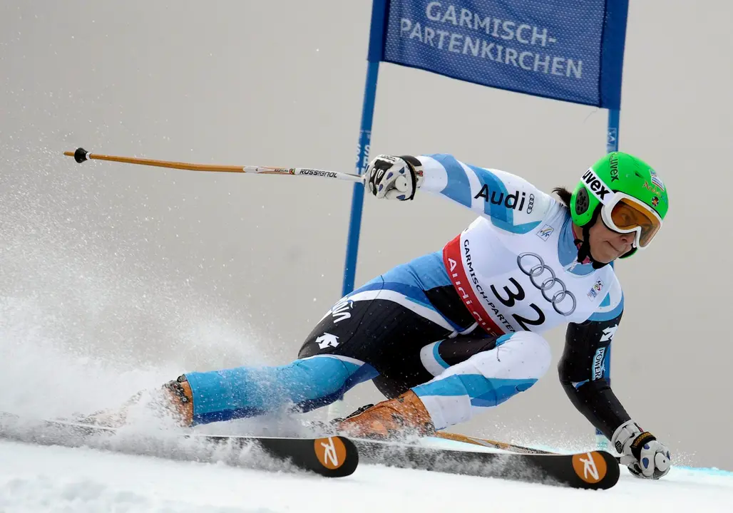 foto de archivo de la espa&ntilde;ola Mar&iacute;a Jos&eacute; Rienda durante su participaci&oacute;n en la prueba de eslalon gigante de la Copa del Mundo de Esqu&iacute; Alpino en Garmisch-Partenkirchen, Alemania, el 17 de febrero de 2011. EFE/CHRISTOPHE KARABA