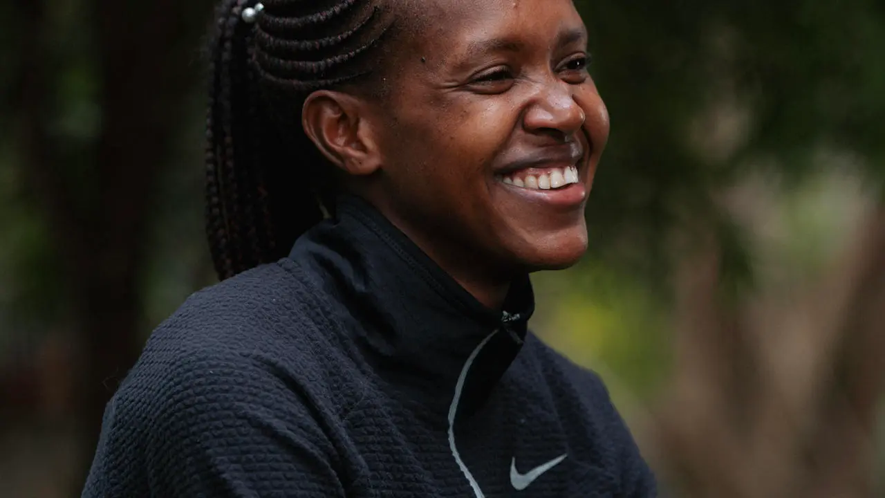 "Rezo para hacer historia" en los pr&oacute;ximos Juegos Ol&iacute;mpicos de Par&iacute;s, confiesa en una entrevista con la Agencia EFE la atleta keniana Faith Kipyegon, considerada la "reina del mediofondo" y que se entrena a conciencia en busca de su tercer oro ol&iacute;mpico en los 1.500 metros. EFE/ Nn Running Team SOLO USO EDITORIAL/SOLO DISPONIBLE PARA ILUSTRAR LA NOTICIA QUE ACOMPA&Ntilde;A (CR&Eacute;DITO OBLIGATORIO)