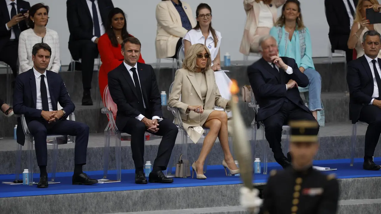 La llama ol&iacute;mpica de Par&iacute;s 2024 llega a la capital francesa el 14 de julio de 2024. EFE/EPA/YOAN VALAT