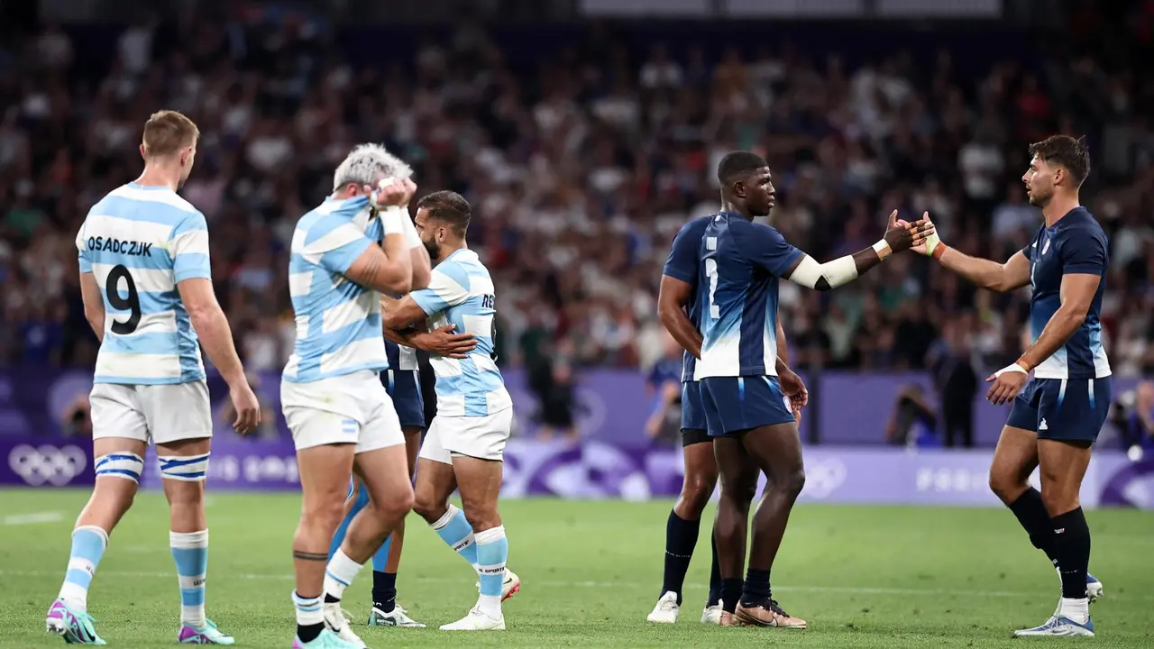 Los jugadores argentinos lamentan la derrota ante Francia. EFE/EPA/CHRISTOPHE PETIT TESSON