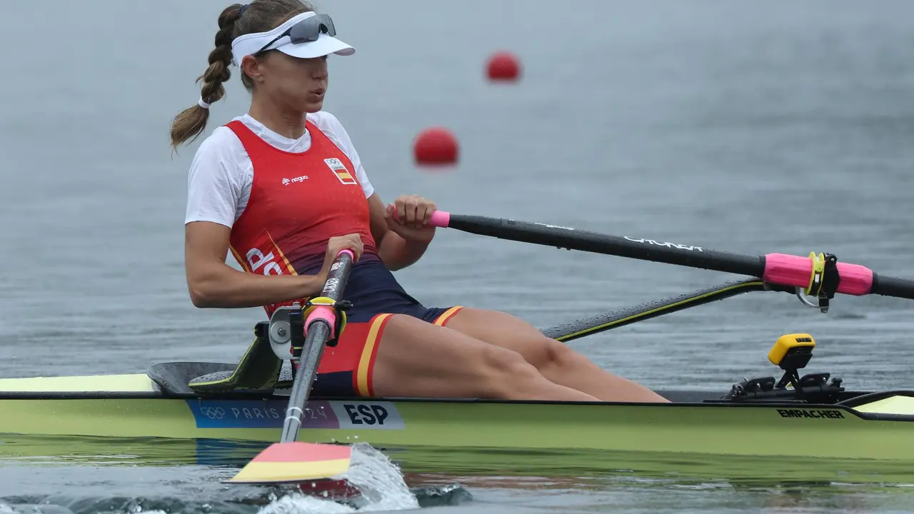 Virginia D&iacute;az Rivas en la primera criba en la competici&oacute;n de remo de los Juegos de Par&iacute;s, que comenz&oacute; a disputarse en el estadio n&aacute;utico de Vaires-sur-Marne. EFE/EPA/MAXIM SHIPENKOV