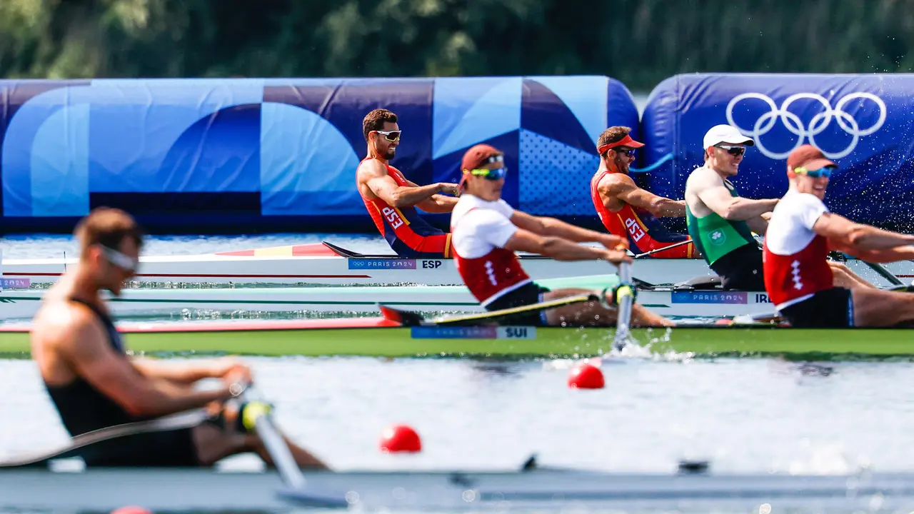 Los espa&ntilde;oles Jaime Canalejo Pazos y Javier Garc&iacute;a Ordo&ntilde;ez durante las eliminatorias masculinas por parejas de los Juegos Ol&iacute;mpicos de Par&iacute;s 2024 en el Estadio N&aacute;utico de Vairse sur Marne, este domingo. EFE/Fed. espa&ntilde;ola de remo/ Manu Reino