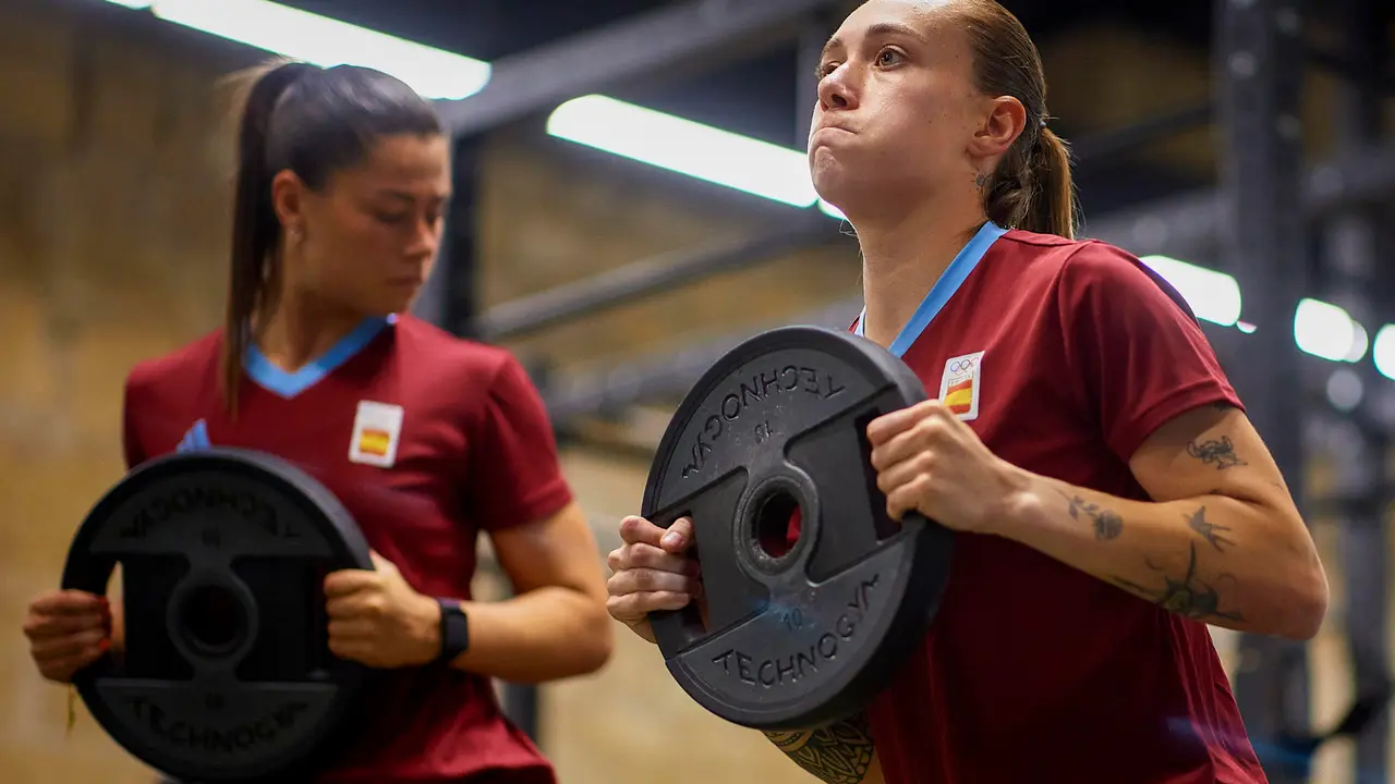 Jugadoras de la selecci&oacute;n espa&ntilde;ola femenina de f&uacute;tbol durante el entrenamiento celebrado este lunes en Burdeos, . EFE/RFEF/Jose Breton SOLO USO EDITORIAL