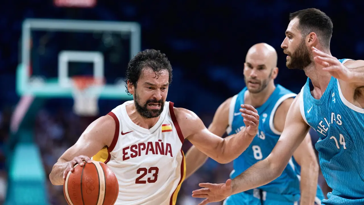 Sergio Llull durante el partido ante Grecia este martes. EFE/EPA/ALEX PLAVEVSKI