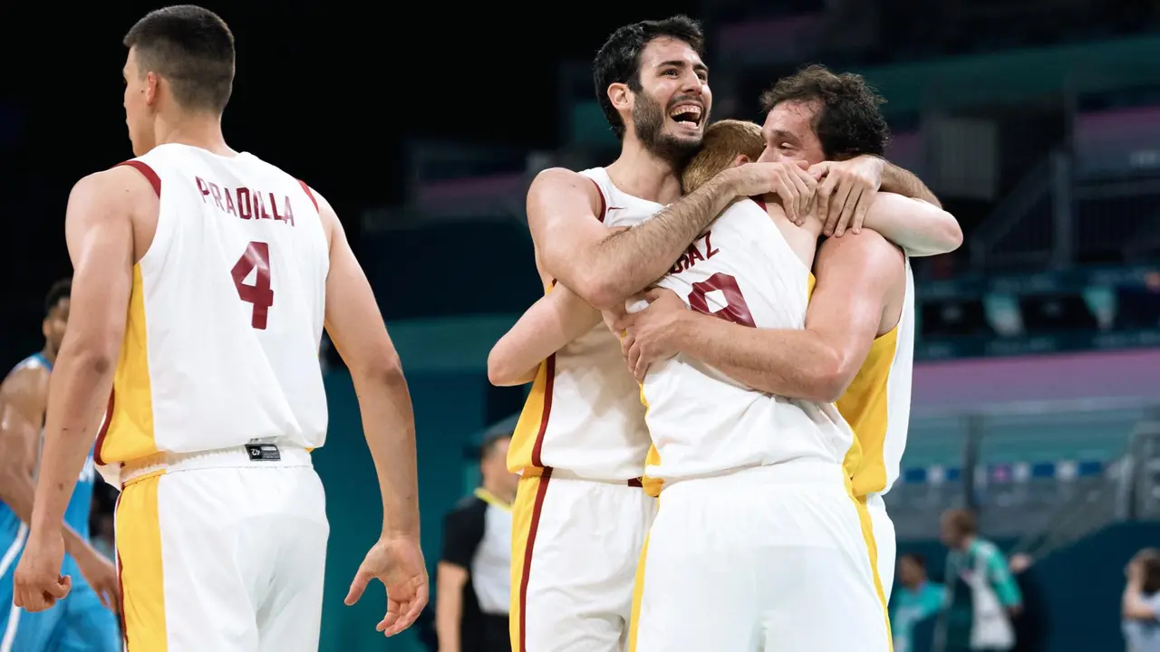 Los jugadores espa&ntilde;oles celebran la victoria sobre Grecia el pasado d&iacute;a 30. EFE/EPA/ALEX PLAVEVSKI