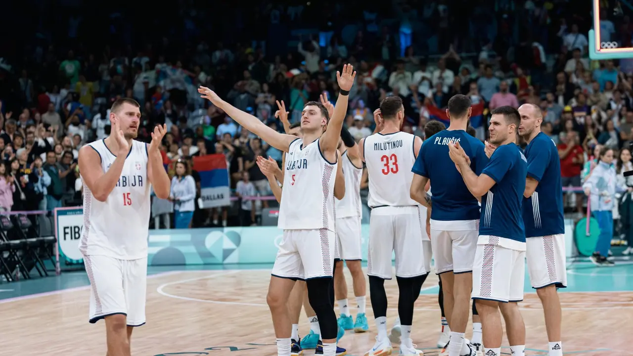 Serbia celebra su victoria ante Sudan del Sur. EFE/EPA/ALEX PLAVEVSKI