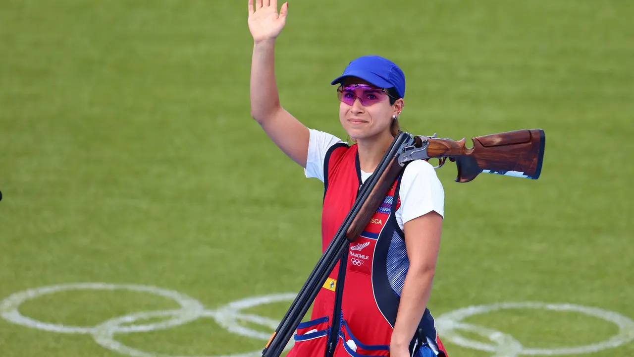 La tiradora chilena Francisca Crovetto gan&oacute; la medalla de oro de skeet en los Juegos de Par&iacute;s en Chateauroux, Francia. EFE/EPA/VASSIL DONEV