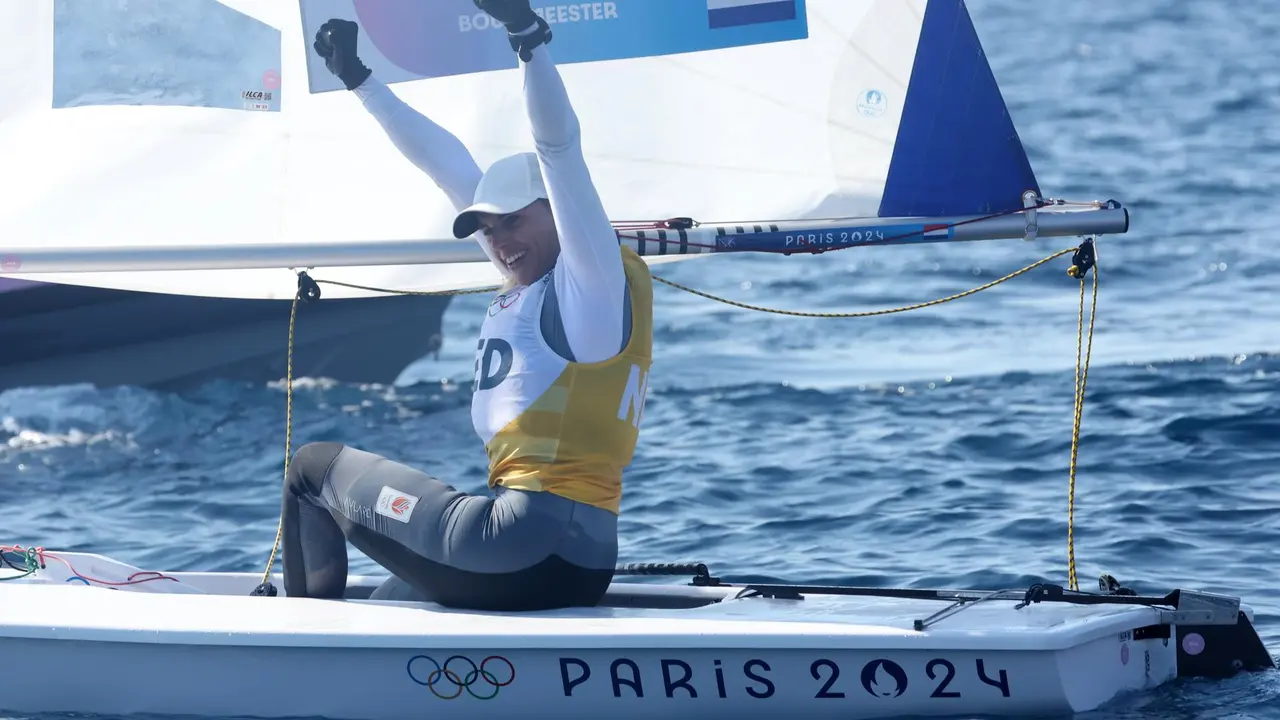 La neerlandesa Marit Bouwmeester en la clase ILCA 6 (antes L&aacute;ser Radial), EFE/EPA/hoslet