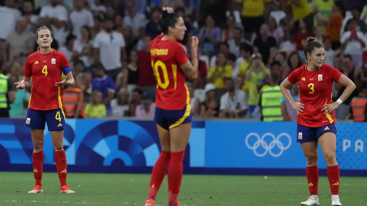 La jugadora de Espa&ntilde;a Irene Paredes (i) durante la semifinal femenina de F&uacute;tbol, entre Brasil y Espa&ntilde;a en el marco de los Juegos Ol&iacute;mpicos Par&iacute;s 2024, este martes, en Marsella, Francia. EFE/Kiko Huesca