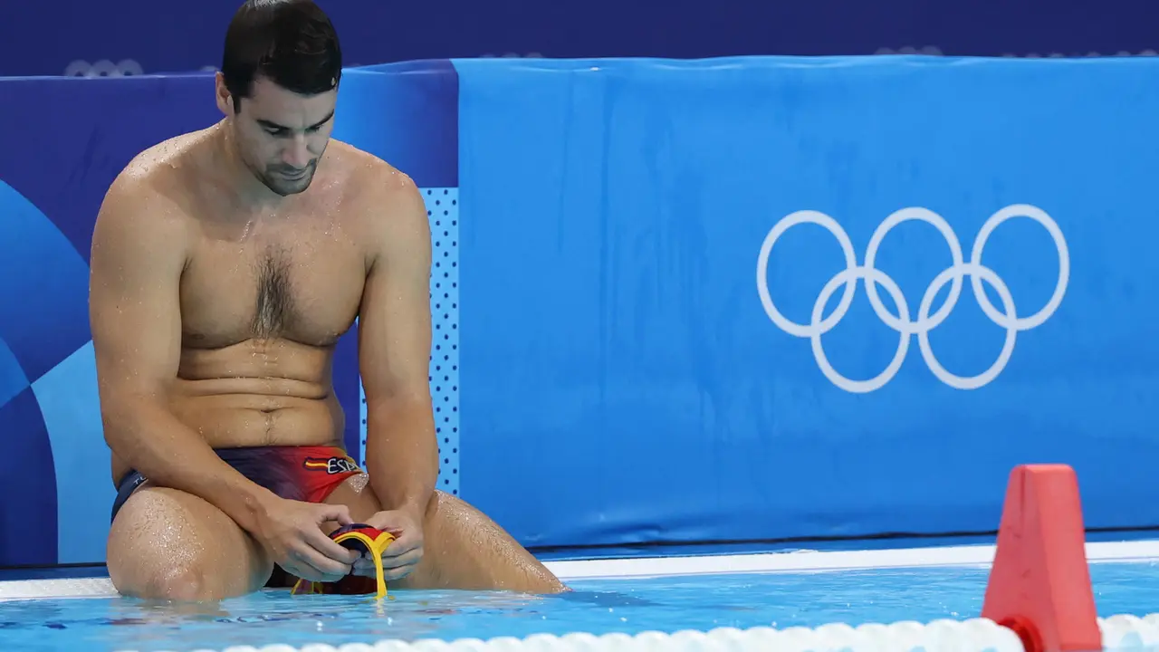 El portero espa&ntilde;ol Unai Aguirre, abatido tras perder ante Croacia en los cuartos de final del torneo ol&iacute;mpico de waterpolo. EFE/Juanjo Martin