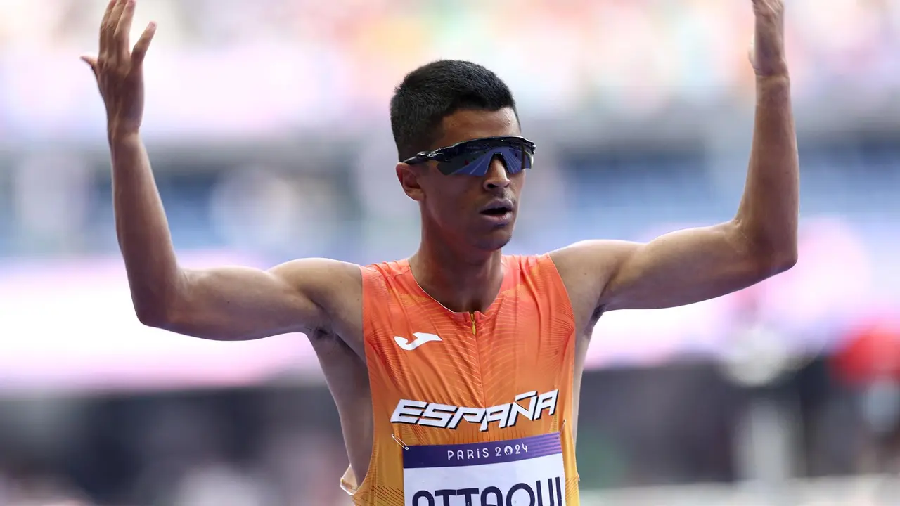 El espa&ntilde;ol Mohamed Attaoui, clasificado por tiempos para la final del 800. En la imagen, al concluir los cuartos, el pasado mi&eacute;rcoles. EFE/EPA/ANNA SZILAGYI