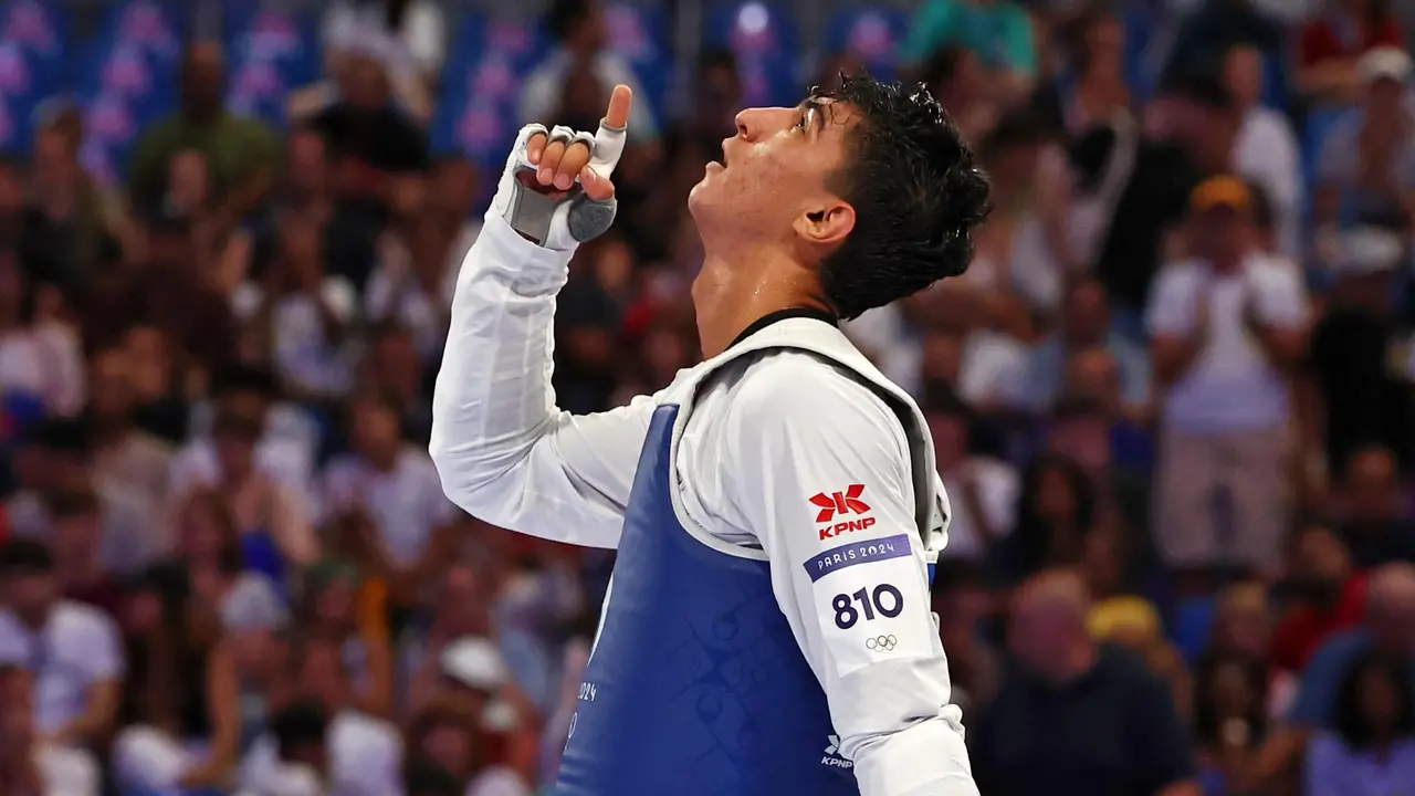 El iran&iacute; Arian Salimitras su combate de taekwondo en la categor&iacute;a de +80 kilos EFE/EPA/DIVYAKANT SOLANKI